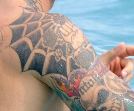 Michelle Hunziker ha licenziato il suo bodyguard perché nazi tatuato