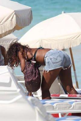 SERENA WILLIAMS NELLA SPIAGGIA DI MIAMI