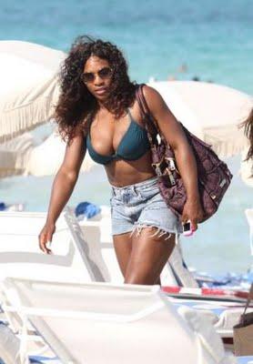 SERENA WILLIAMS NELLA SPIAGGIA DI MIAMI