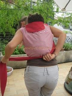 Come usare il Mei Tai sulla schiena. Modalità di carico 2 Come usare il Mei Tai sulla schiena. Modalità di carico 2