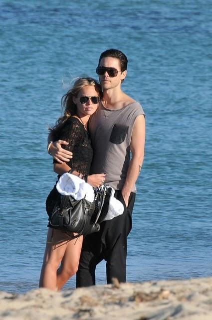 Jared Leto è a Saint Tropez con una nuova fidanzata che Nina Senicar non è