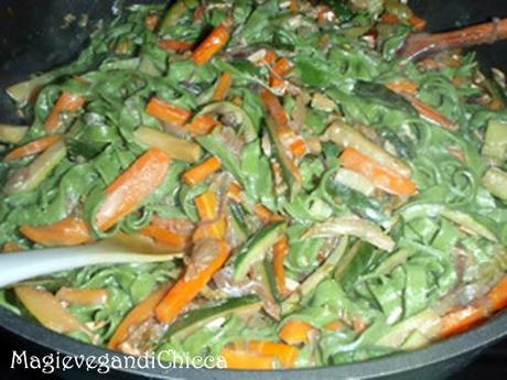 Tagliatelle alle bietoline con ratatouille di verdure
