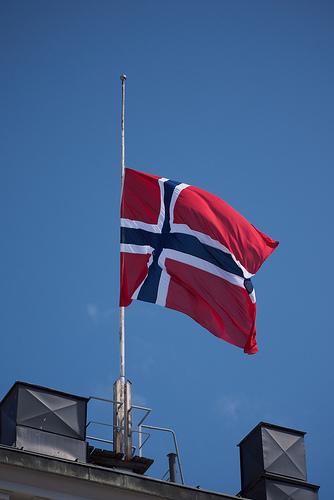 Norsk flagg på Egertorget / Norwegian flag Egertorget