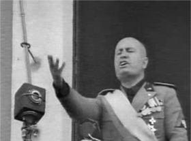 Mussolini_public_speaking_247