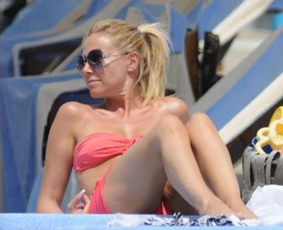 FISICO DA TEEENAGER PER FEDERICA PANICUCCI AL MARE