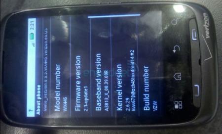 5 Motorola WX445, prime immagini di un nuovo Android Phone