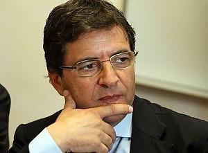 Cosentino, mercoledì la fiducia Bossi: Una sfiducia al giorno...