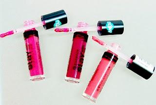 A close up on make up n°12 : Essence, Stay with me Longlasting Lipgloss n° 04, 03, 06