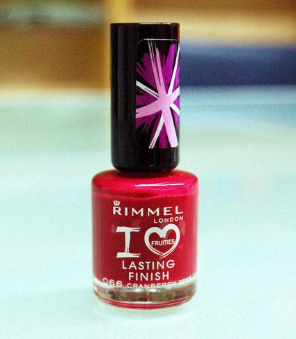 A close up on make up n°8: Rimmel London, smalto Lasting Finish I Love Fruities 066 Cranberry Zest