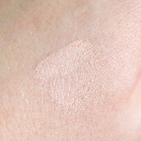 A close up on make up n°7: Clinique Airbrush Concealer 01 Fair