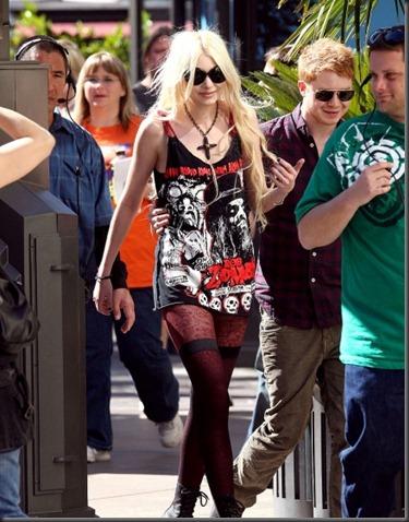 4Taylor-Momsen-PCN-Wild-looks-435x580