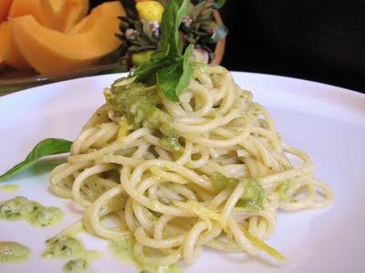 IL SETTE E L'OTTO. UNA NOTTE PER NULLA UGUALE AD UN'ALTRA - SPAGHETTI CON PESTO DI BASILICO E MELISSA - SPAGHETTI WITH BASIL AND LEMON BALM PESTO