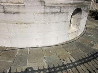 Il Duomo liberato dai cavi abusivi Il Duomo liberato dai cavi abusivi