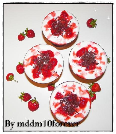 VERRINE DI MOUSSE CON LE FRAGOLE VERRINE DI MOUSSE CON LE FRAGOLE