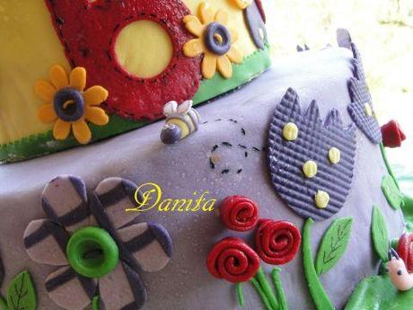 Torta tessuti, bottoni e impunture per la mia principessa Torta tessuti, bottoni e impunture per la mia principessa