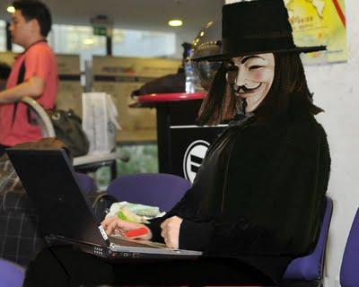 gli hacker di anonymous distruggeremo facebook il 5 novembre !!!