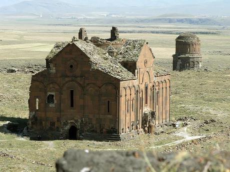 Ani, la città delle 101 chiese, nel medioevo la capitale del regno armeno.