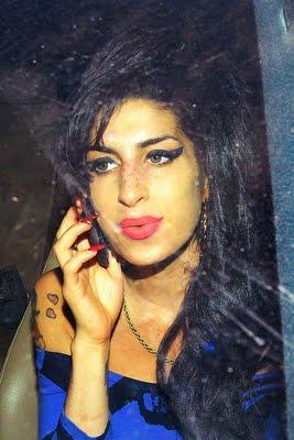L'ultimo sms di Amy Winehouse non fu un sos