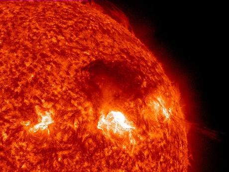 Una tempesta magnetica verso la Terra Third Flare in Three Days