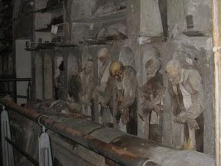 La morte può attendere: catacombe, mummie e cripte