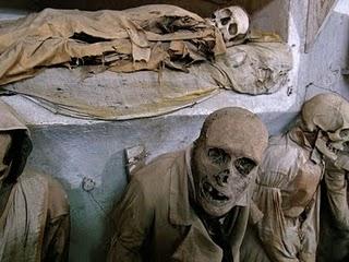 La morte può attendere: catacombe, mummie e cripte