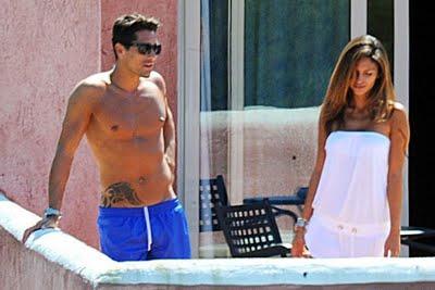 Marco Borriello e Camila Morais a Porto Cervo sfoggiano un fisico superbo