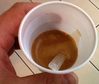 Stupido distributore automatico di caffè Stupido distributore automatico di caffè