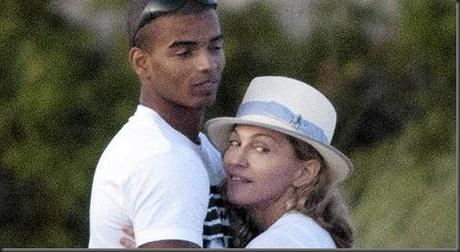 20110815-pictures-madonna-brahim-zaibat-beach-hamptons-04