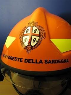 Il casco italiano DNA Helma dell'Ente Foreste della Sardegna