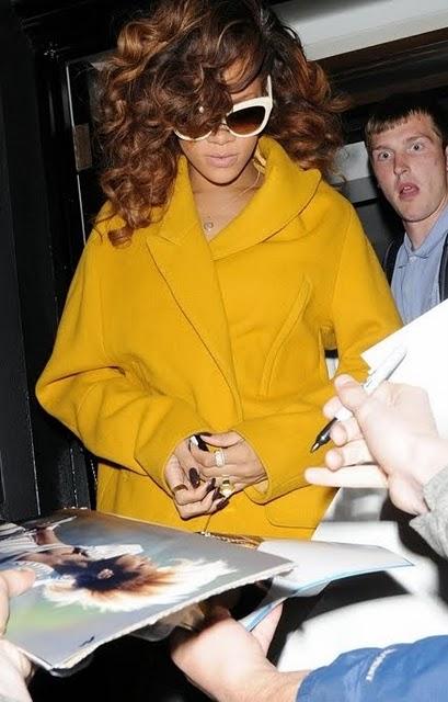 Rihanna ha incontrato un fan stralunato!