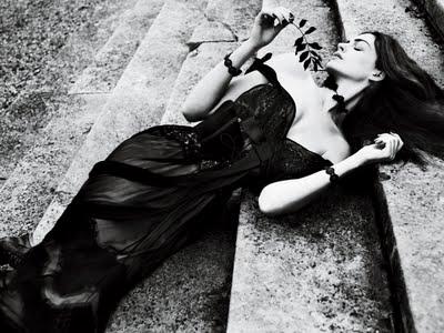 Anne Hathaway in Dolce & Gabbana su Interview Magazine