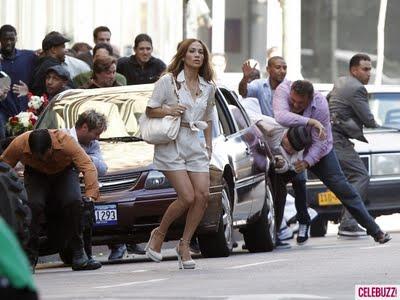Jennifer Lopez sul set di Papi: tutti gli uomini ingrifati