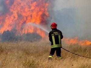Terrasini: vasto incendio in contrada Zucco-Paterna