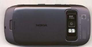 E' questo il Nokia 701? Una copia del C7?