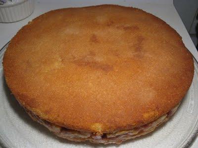 Stavolta l'ho fatta proprio grossa ovvero la torta di Pan di Spagna , frutta, panna e.....