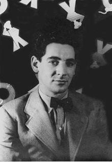 http://upload.wikimedia.org/wikipedia/commons/thumb/6/67/Bernstein%2C_Leonard_%281918-1990%29_-_1944_-_foto_van_Vechten2.jpg/220px-Bernstein%2C_Leonard_%281918-1990%29_-_1944_-_foto_van_Vechten2.jpg