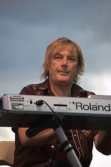 http://upload.wikimedia.org/wikipedia/commons/thumb/7/79/Geoff_Downes_7060.jpg/220px-Geoff_Downes_7060.jpg