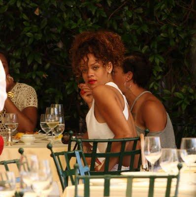 A Portofino Rihanna ci dà dentro con la panna A Portofino Rihanna ci dà dentro con la panna