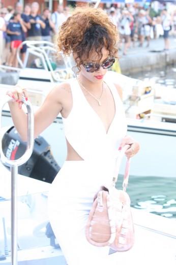 A Portofino Rihanna ci dà dentro con la panna A Portofino Rihanna ci dà dentro con la panna