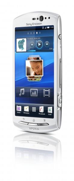 Xperia Neo V Front40 White 246x600 Sony Ericsson annuncia Xperia Neo V