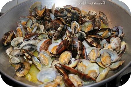 SPAGHETTI ALLE VONGOLE CON PESTO DI MANDORLE