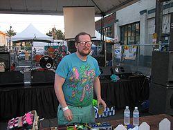 http://upload.wikimedia.org/wikipedia/commons/thumb/5/54/Dandeacon2.jpg/250px-Dandeacon2.jpg