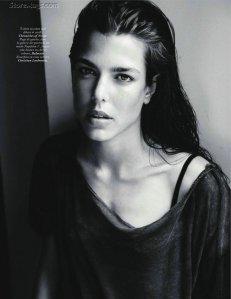 Charlotte Casiraghi dark lady per la rivista francese Vogue.