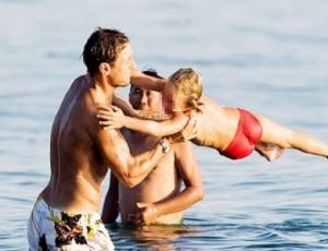 Ilary Blasi e Francesco Totti in vacanza a Sabaudia con i “pupi”.