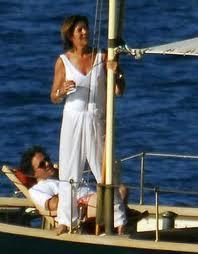 Charlotte Casiraghi e la madre avvistate a Capri.