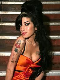 Amy Winehouse anima ribelle e fragile muore a ventisette anni.