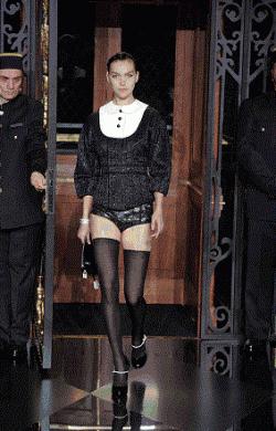 Lady Gaga con un look firmato Louis Vuitton Lady Gaga con un look firmato Louis Vuitton