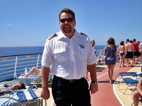 Il Comandante di Mariner of the Seas, Per Kristoffersen Un viaggio oltre il “C”onfine, alla scoperta del mondo e del modo Royal Caribbean.