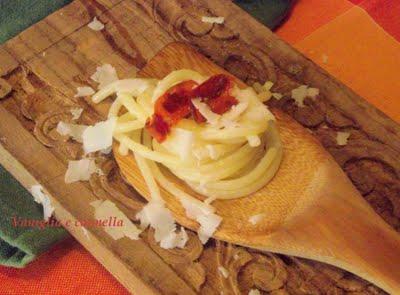 Spaghetti aglio, olio, peperoncino e formaggio di Fossa