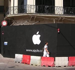 Nuovo negozio Apple retail a Bologna in via Rizzoli.